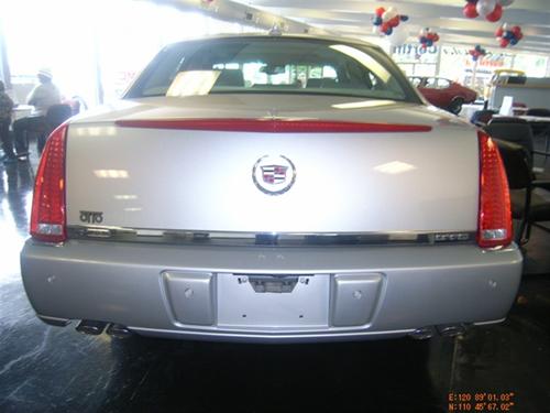 Cadillac DTS 2010 photo 1