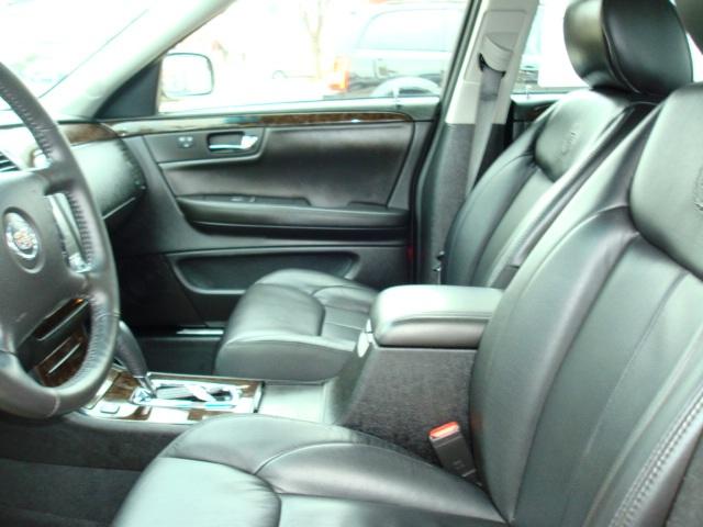 Cadillac DTS 2010 photo 3