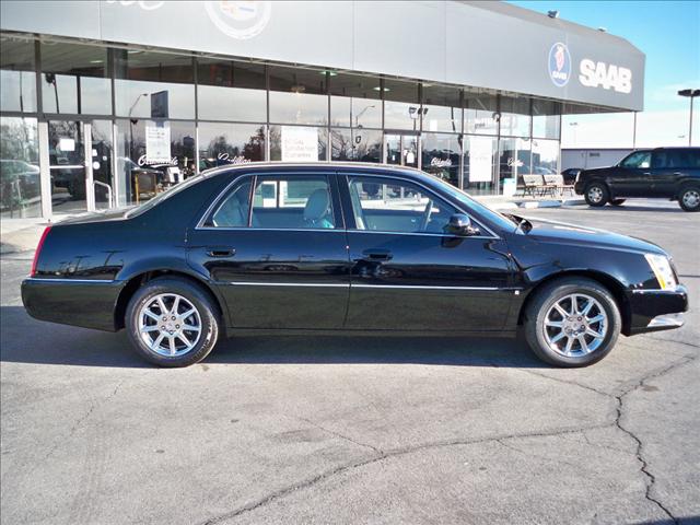 Cadillac DTS Unknown Sedan