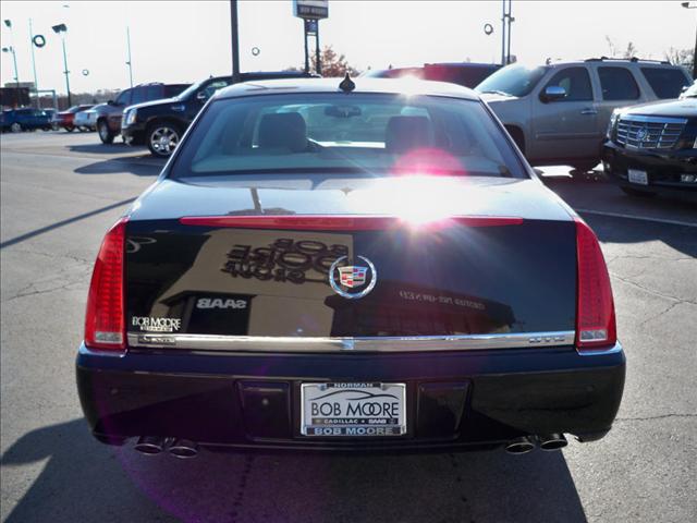 Cadillac DTS 2010 photo 1