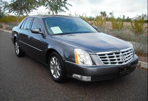 Cadillac DTS 2010 photo 3