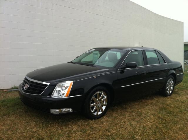 Cadillac DTS Lariat DVD Sedan