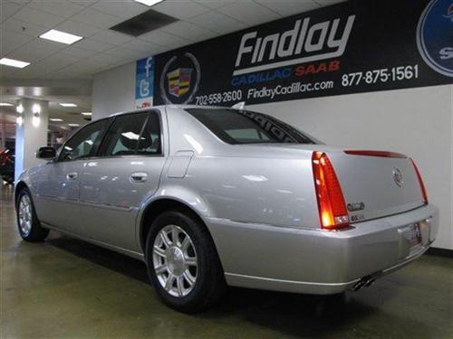 Cadillac DTS 2010 photo 2