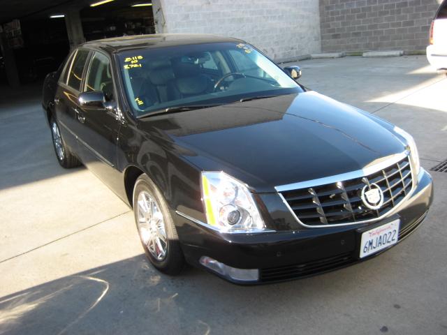 Cadillac DTS SE V6 LTHR Sedan