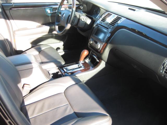 Cadillac DTS 2010 photo 1