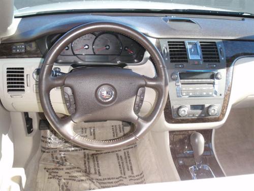 Cadillac DTS 2010 photo 2