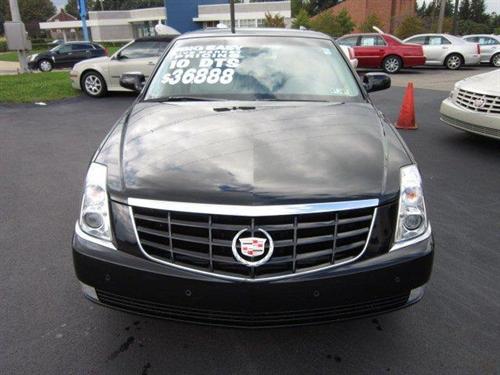 Cadillac DTS 2010 photo 1