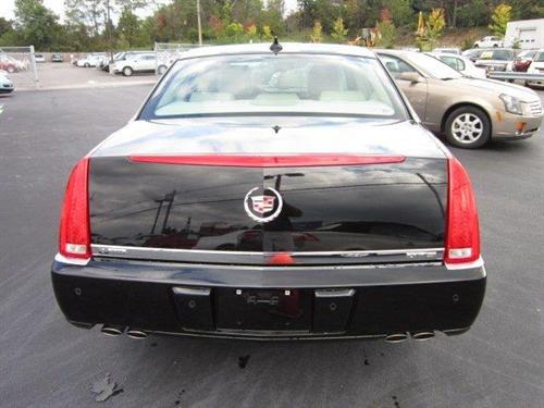 Cadillac DTS 2010 photo 5