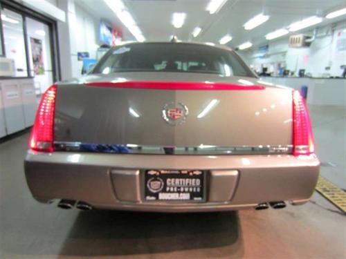 Cadillac DTS 2010 photo 1