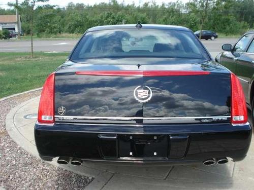 Cadillac DTS 2010 photo 4