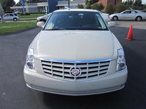 Cadillac DTS 2010 photo 1