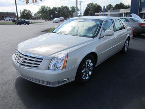 Cadillac DTS 2010 photo 2