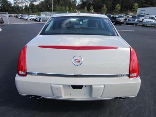 Cadillac DTS 2010 photo 5