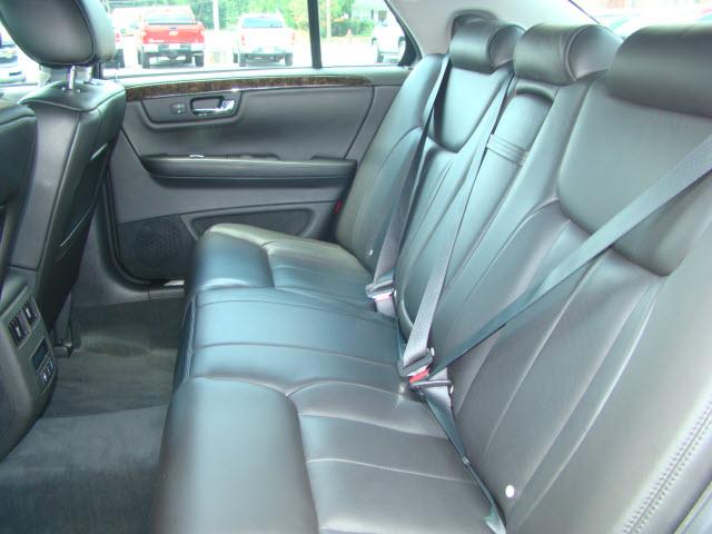 Cadillac DTS 2010 photo 3