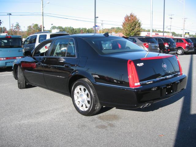 Cadillac DTS Unknown Sedan