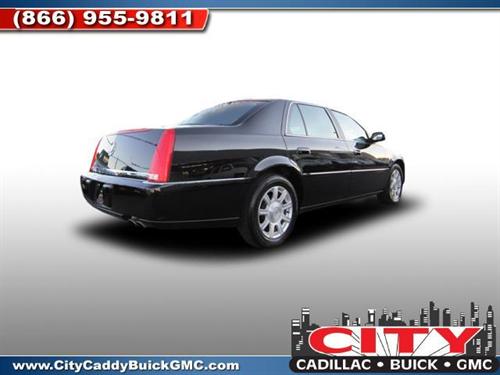 Cadillac DTS 2010 photo 2