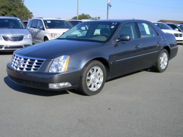 Cadillac DTS XLT Pickup 4D 5 1/2 Ft Sedan