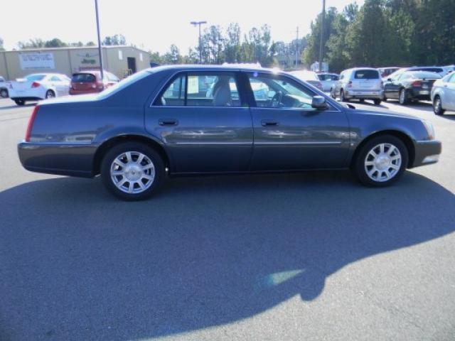 Cadillac DTS 2010 photo 4