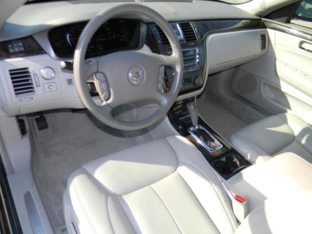 Cadillac DTS 2010 photo 5