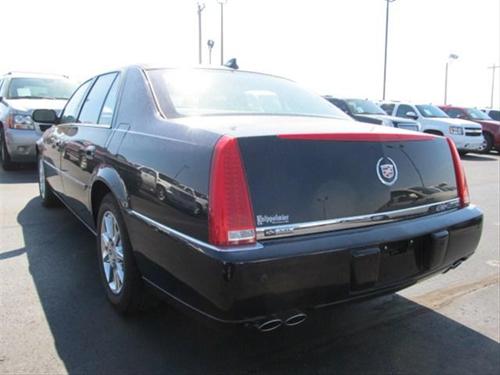 Cadillac DTS 2010 photo 5