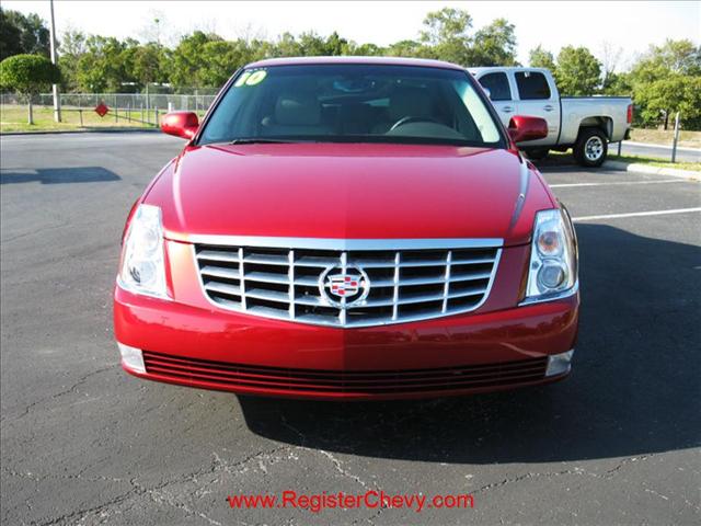 Cadillac DTS 2010 photo 1