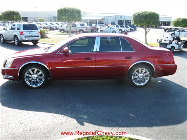 Cadillac DTS 2010 photo 3