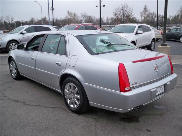 Cadillac DTS 2010 photo 4