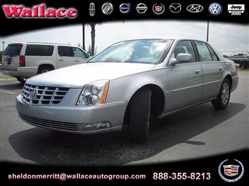 Cadillac DTS 2010 photo 1