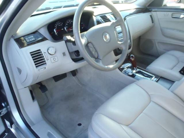 Cadillac DTS 2010 photo 3