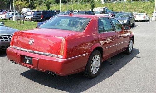 Cadillac DTS 2010 photo 1