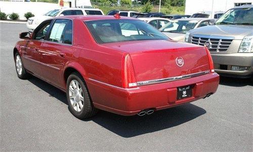 Cadillac DTS 2010 photo 2