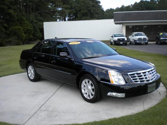 Cadillac DTS 2010 photo 1