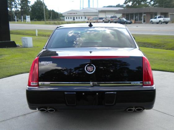 Cadillac DTS 2010 photo 3