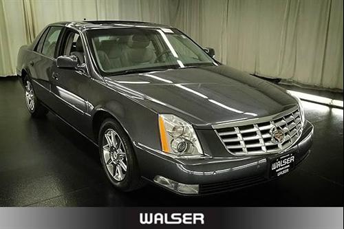 Cadillac DTS 2010 photo 2