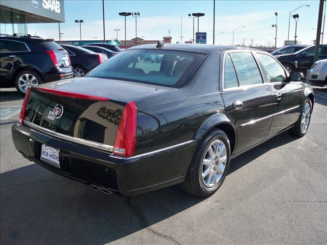 Cadillac DTS SE V6 LTHR Sedan