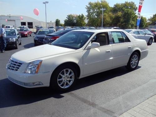 Cadillac DTS 2010 photo 1