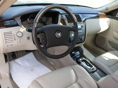 Cadillac DTS 2010 photo 3