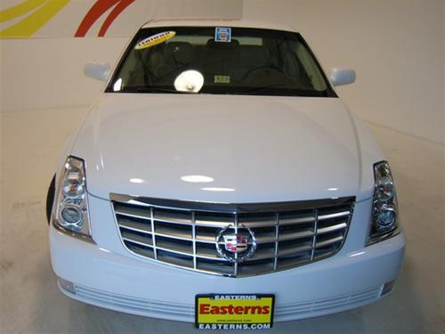 Cadillac DTS 2010 photo 2