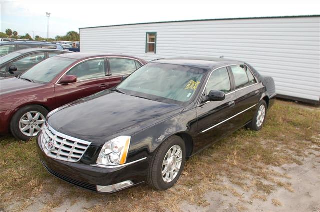 Cadillac DTS Unknown Sedan