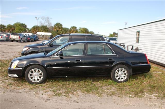 Cadillac DTS 2010 photo 3