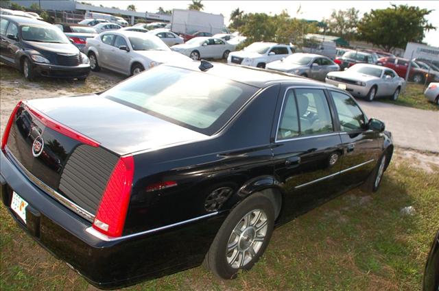 Cadillac DTS 2010 photo 4