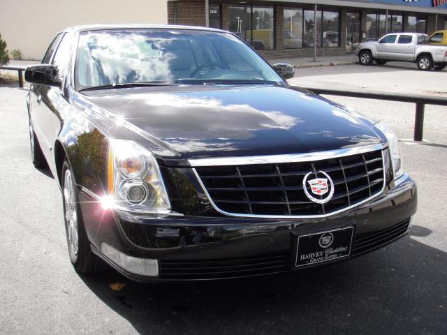 Cadillac DTS 2010 photo 3