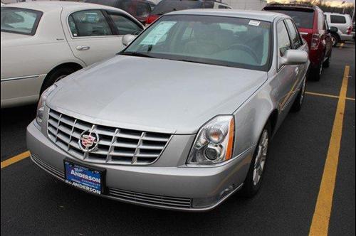 Cadillac DTS 2010 photo 1