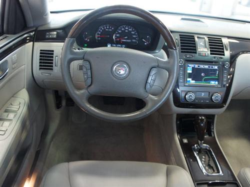 Cadillac DTS 2010 photo 2