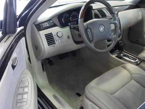 Cadillac DTS 2010 photo 3