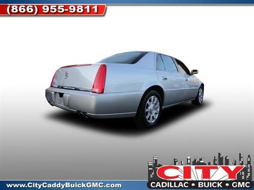 Cadillac DTS 2010 photo 1