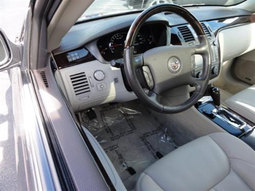 Cadillac DTS 2010 photo 2