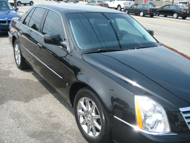 Cadillac DTS 2010 photo 14