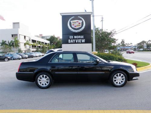 Cadillac DTS 2010 photo 1