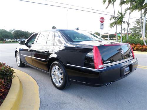 Cadillac DTS 2010 photo 4